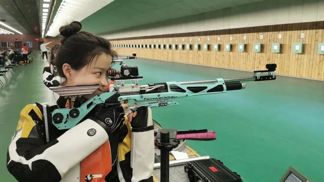 美洲运动员在射击比赛中取得好成绩