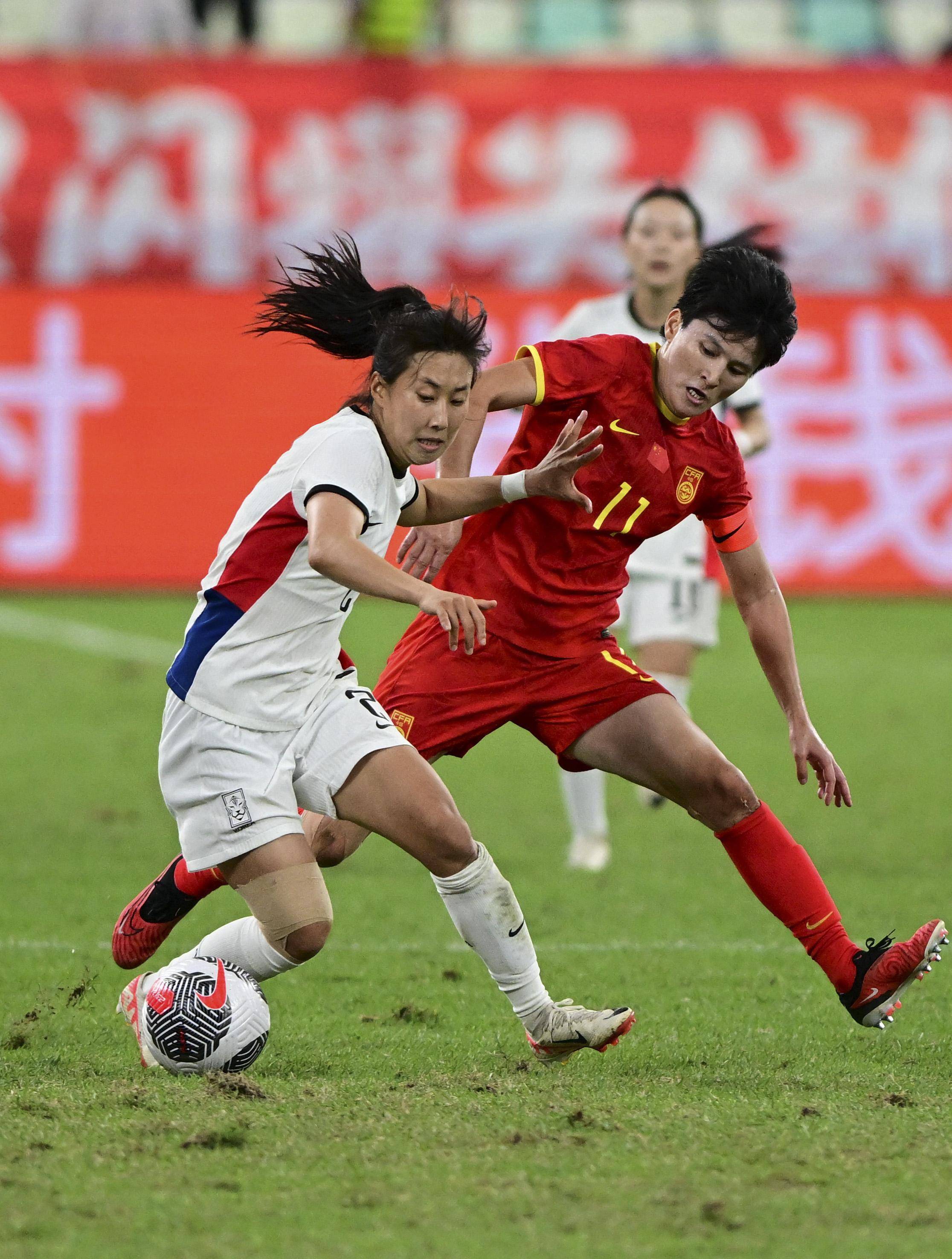 中国女子足球队在决赛中大获全胜