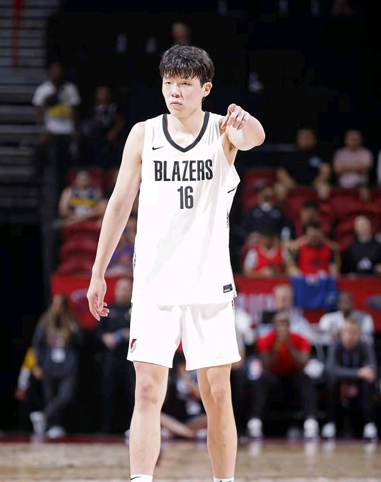 杨瀚森8+8+5+3篮板创新高开拓者击败火箭的简单介绍