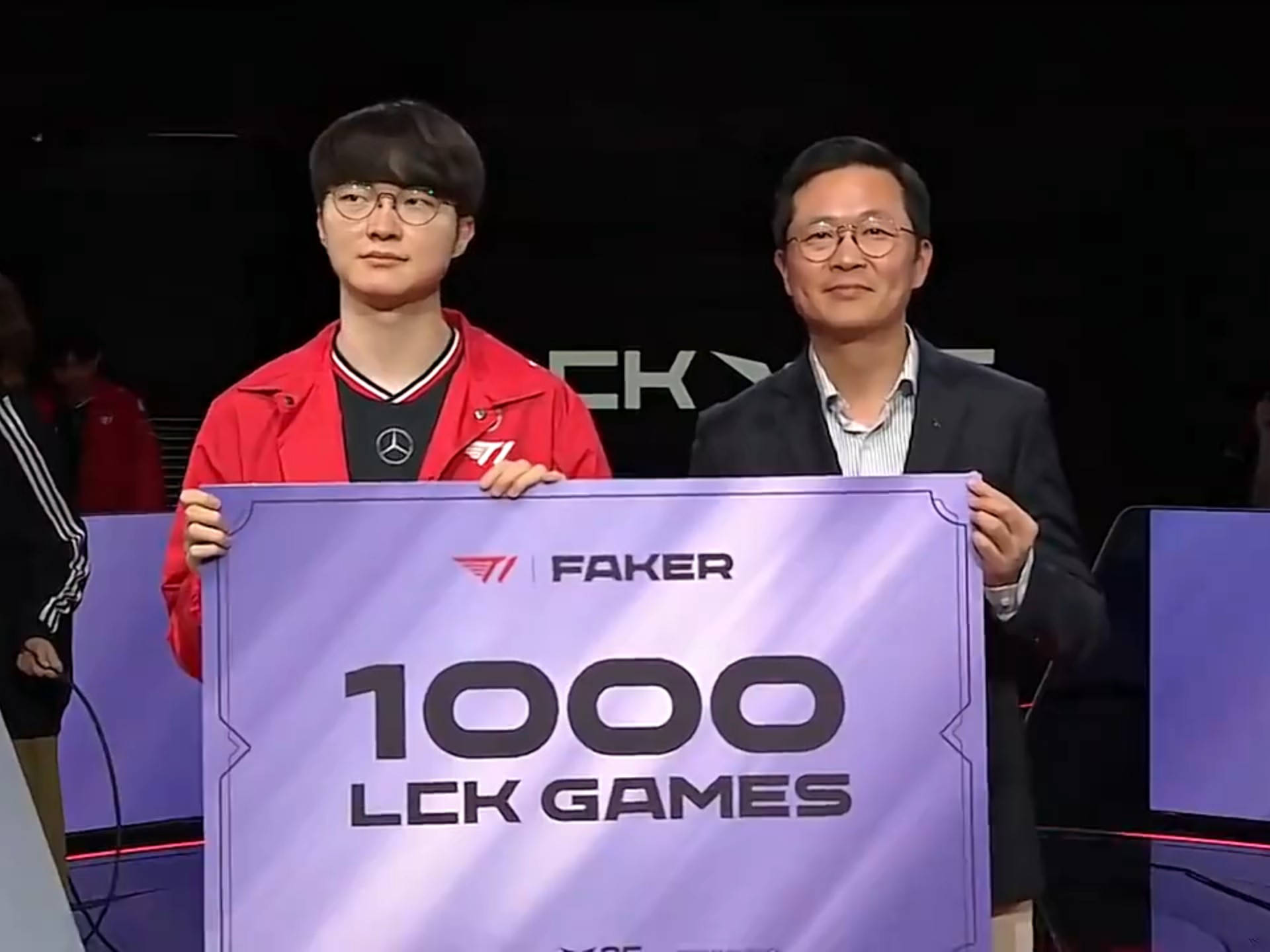 包含魔王再临！Faker第八次带领T1打进MSI，高居历史第一50亮605回复英雄联盟的词条