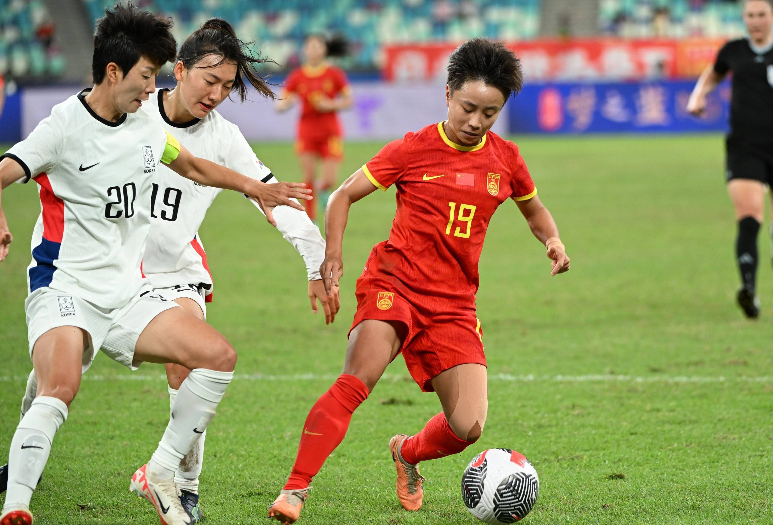 媒体报道：女足赛事竞争激烈